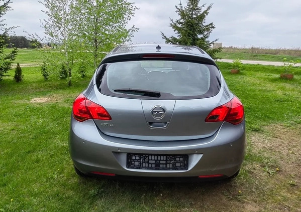 Opel Astra cena 27900 przebieg: 142000, rok produkcji 2011 z Białystok małe 154